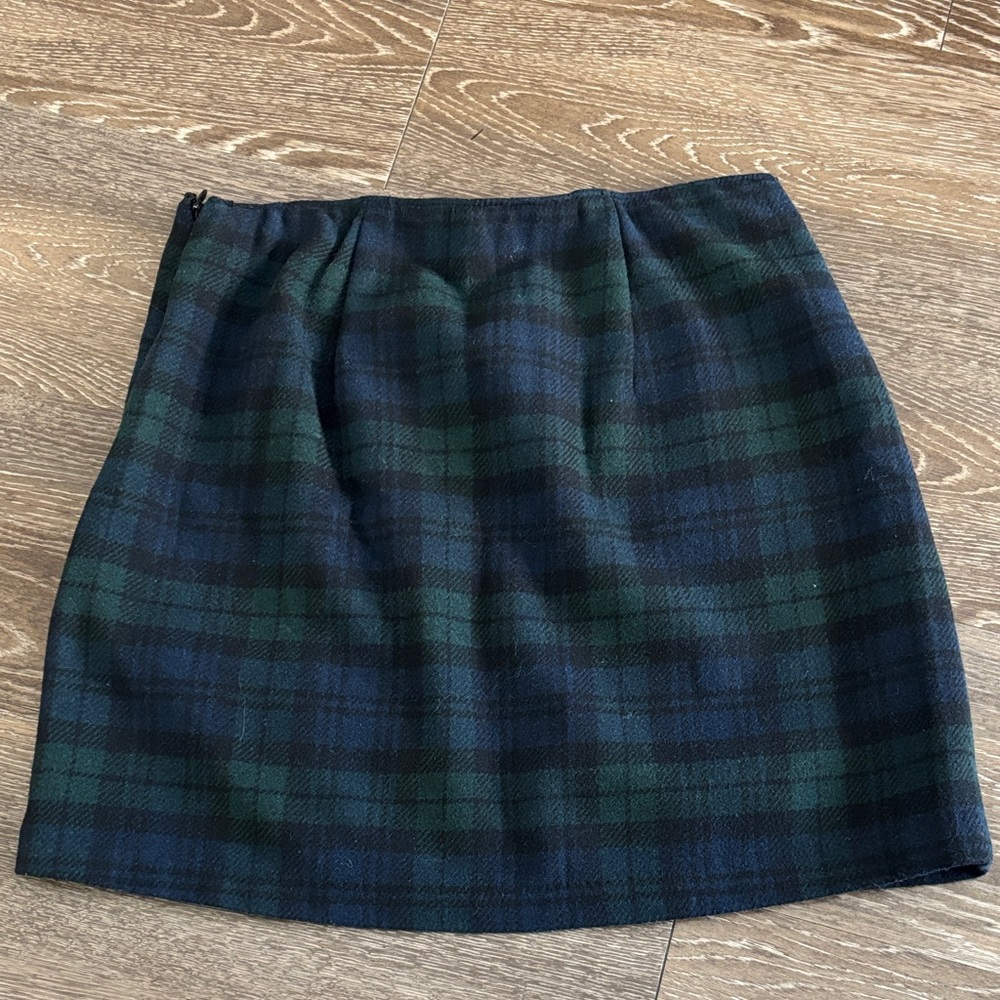 Abercrombie & Fitch Plaid Mini Skirt in Black and Green - Picture 2 of 3